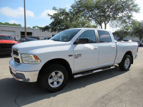 Used 2019 RAM 1500 Classic SLT AWD/4WD image 4