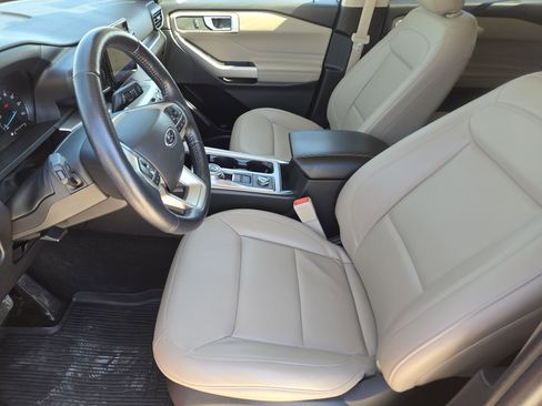 Used 2022 Ford Explorer XLT w/ Equipment Group 202A image 13
