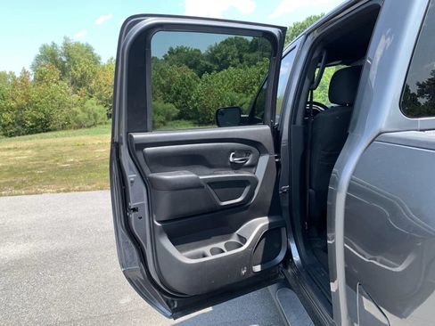Used 2019 Nissan Titan SV w/ SV Convenience Package RWD image 25