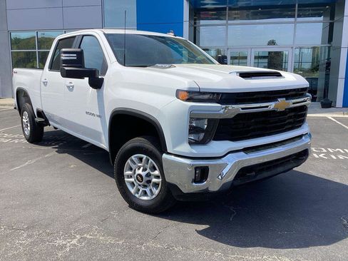 Used 2025 Chevrolet Silverado 2500 LT w/ Convenience Package AWD/4WD image 7