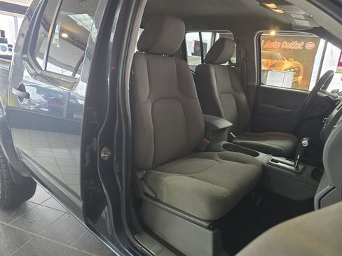 Used 2018 Nissan Frontier SV image 14