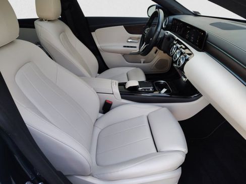 Used 2023 Mercedes-Benz CLA 250 4MATIC image 21