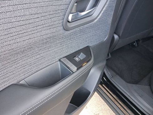 Certified 2023 Nissan Rogue SV FWD image 12
