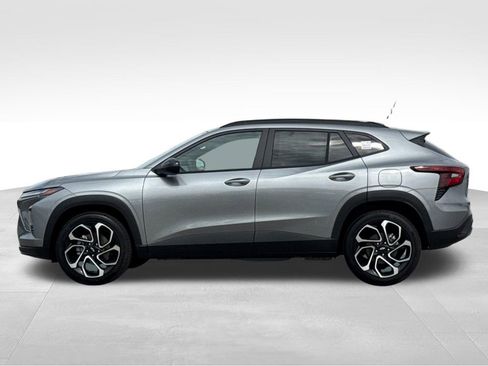 New 2026 Chevrolet Trax RS w/ Sunroof Package FWD image 2