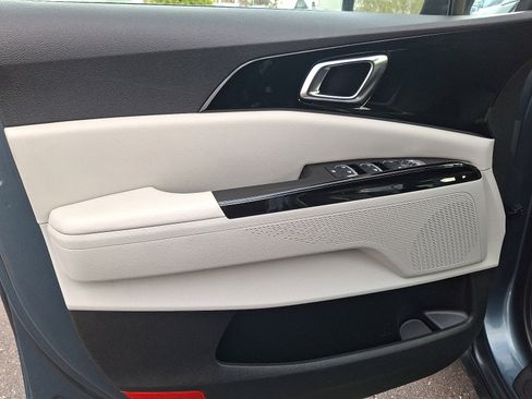 Certified 2023 Kia Carnival EX image 13