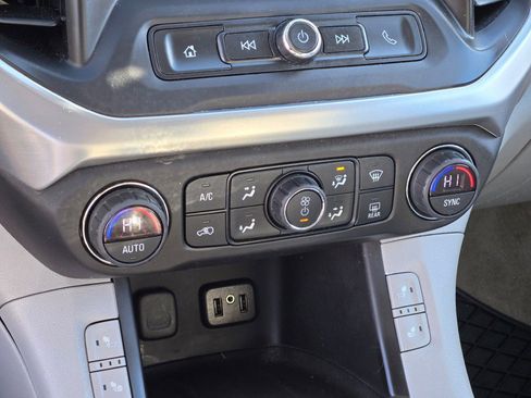 Used 2017 GMC Acadia SLE image 27