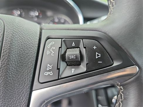 Used 2022 Buick Encore Preferred image 26