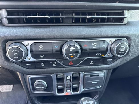 Used 2025 Jeep Wrangler Unlimited Sport AWD/4WD image 25