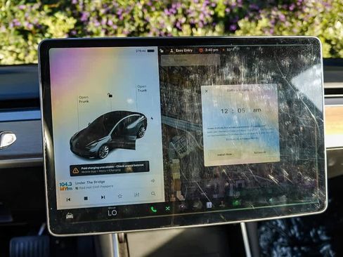 Used 2018 Tesla Model 3 Long Range image 26