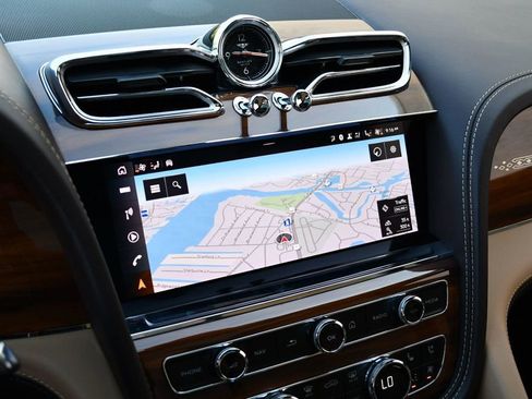 Used 2023 Bentley Bentayga Extended Wheelbase AWD/4WD image 16