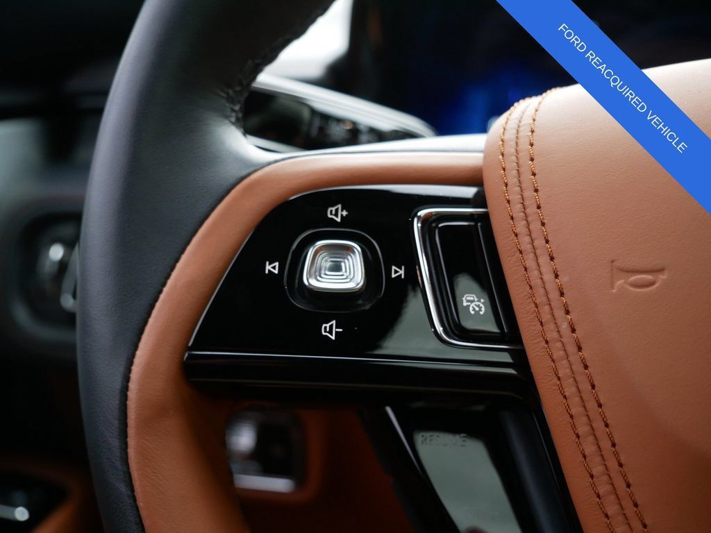 Used 2025 Lincoln Aviator Black Label AWD/4WD image 19