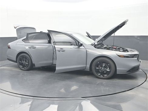 Certified 2025 Honda Accord SE image 33