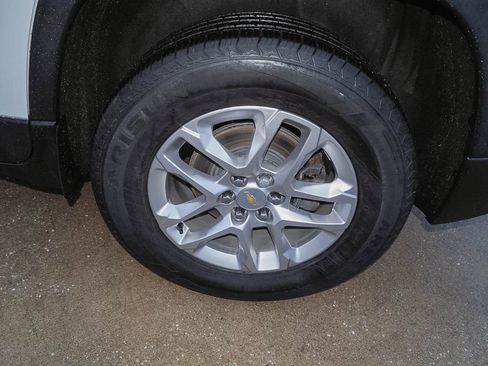 Used 2021 Chevrolet Traverse LS image 39