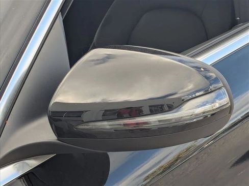 Used 2021 Mercedes-Benz GLC 300 4MATIC image 12