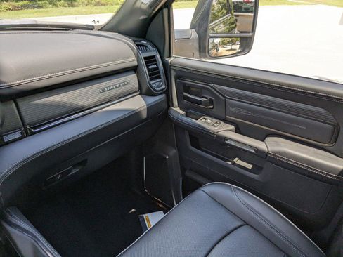 New 2024 RAM 3500 Limited image 16