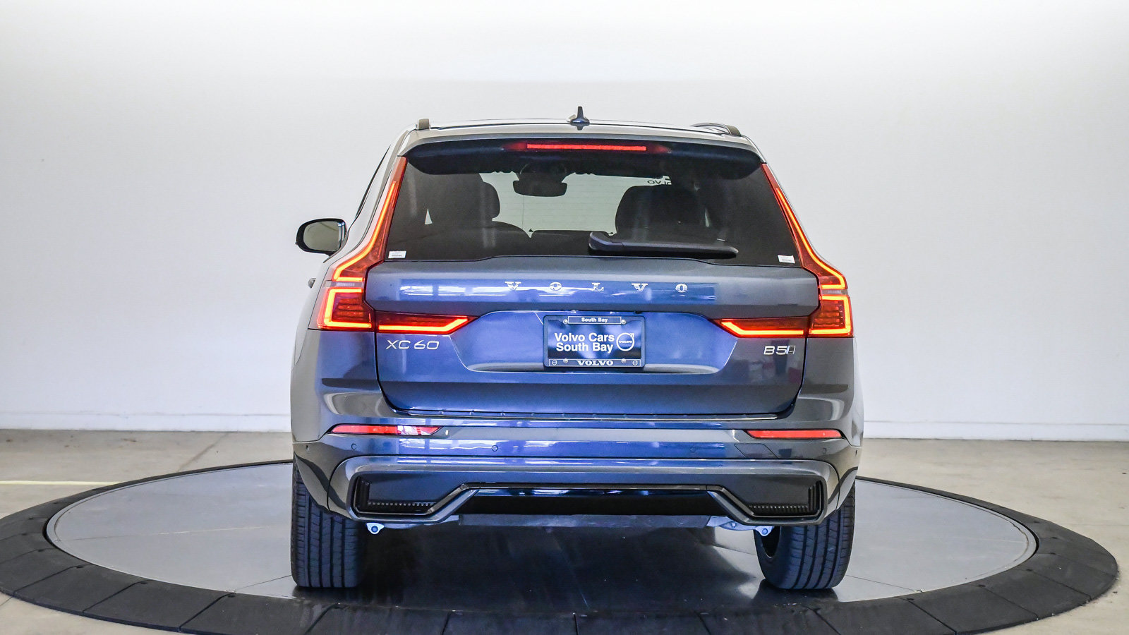 Certified 2026 Volvo XC60 B5 Plus AWD/4WD image 3