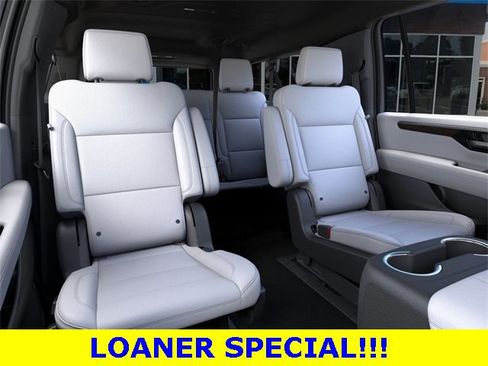 New 2025 Chevrolet Suburban Premier image 17