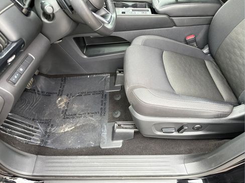 Certified 2024 Nissan Pathfinder SV FWD image 18