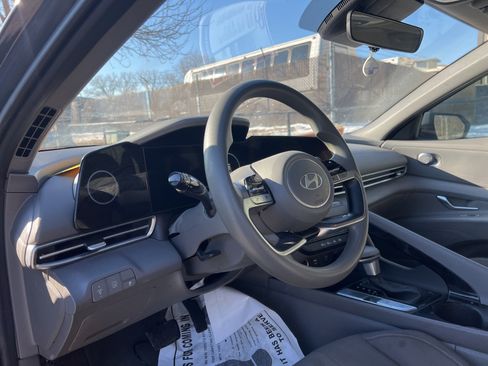 Used 2024 Hyundai Elantra Blue image 11