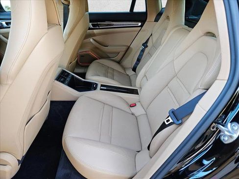 Used 2019 Porsche Panamera image 19