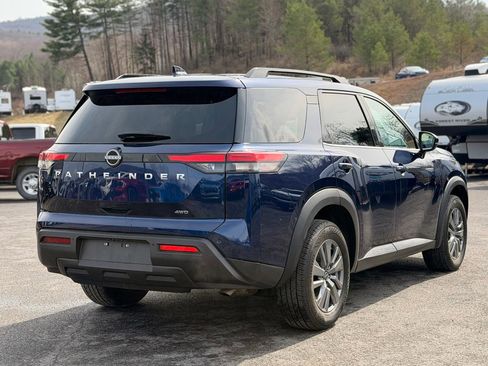 Used 2025 Nissan Pathfinder SV image 5