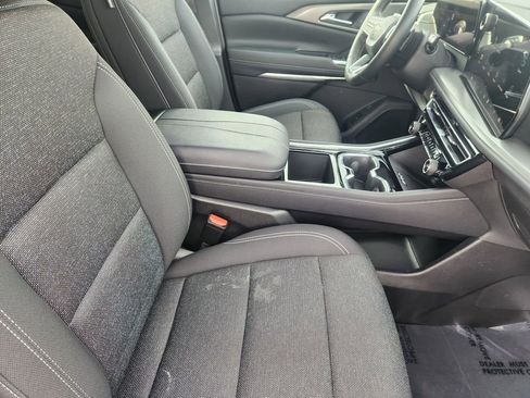 Used 2025 Chevrolet Traverse LT image 14