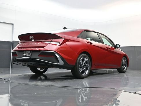 Used 2025 Hyundai Elantra Sport image 16