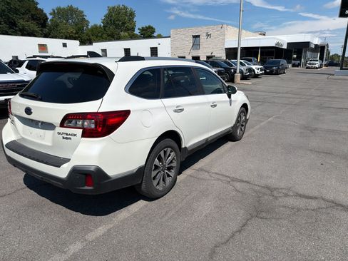 Used 2019 Subaru Outback 3.6R Touring AWD/4WD image 27