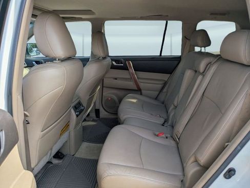 Used 2010 Toyota Highlander Limited AWD/4WD image 16