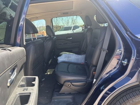 Used 2022 Nissan Pathfinder SL w/ SL Premium Package image 12