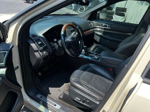 Used 2018 Ford Explorer Platinum AWD/4WD image 16