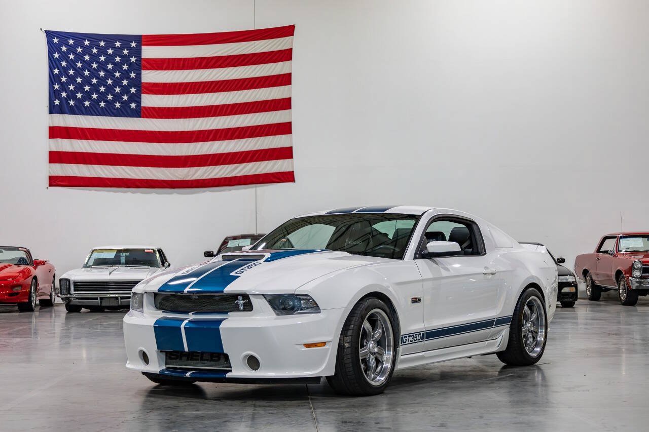 Used 2012 Ford Mustang GT Premium w/ HID Headlamps & Security Pkg RWD image 3