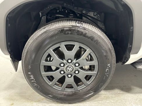 Used 2025 Toyota 4Runner SR5 AWD/4WD image 61