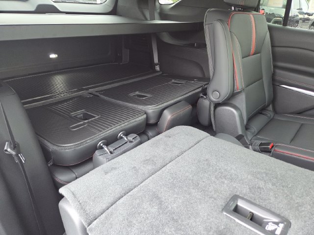 New 2027 Chevrolet Traverse RS w/ LPO, Floor Liner Package AWD/4WD image 24