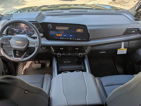 New 2026 Chevrolet Suburban Premier image 20