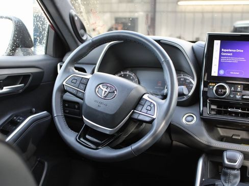 Used 2023 Toyota Highlander XSE image 21