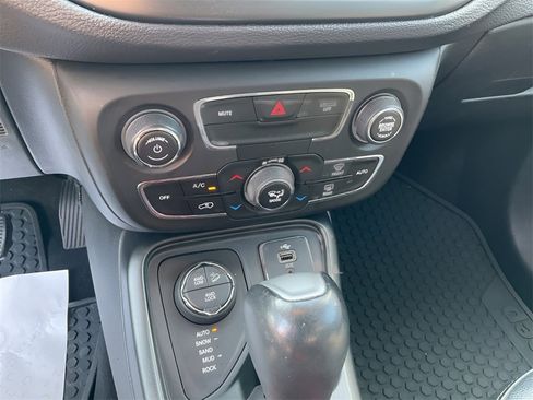 Used 2018 Jeep Compass Trailhawk image 11