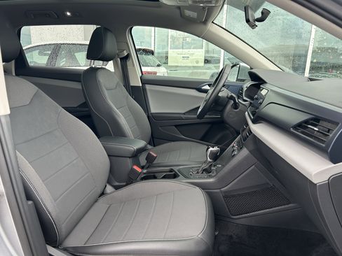 Certified 2022 Volkswagen Taos SE w/ Panoramic Sunroof Package image 26