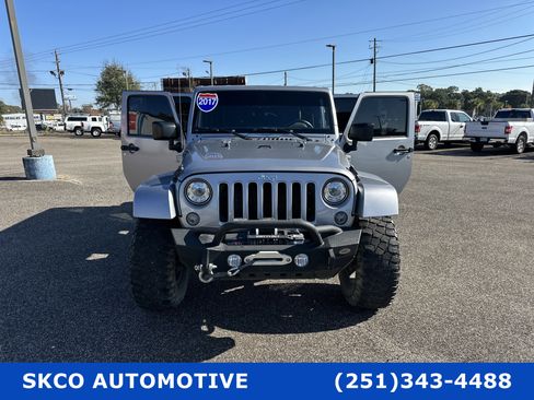 Used 2017 Jeep Wrangler Unlimited Sahara w/ Connectivity Group image 30