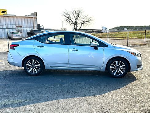 Used 2023 Nissan Versa SV image 9