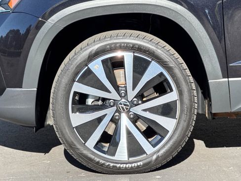 Used 2024 Volkswagen Taos SE image 32