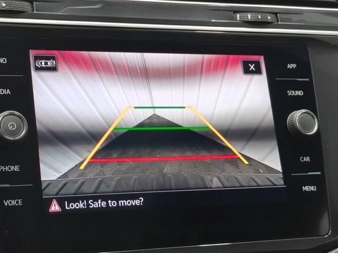 Used 2024 Volkswagen Tiguan SE R-Line image 8