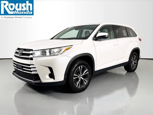 Used 2019 Toyota Highlander LE FWD image 1