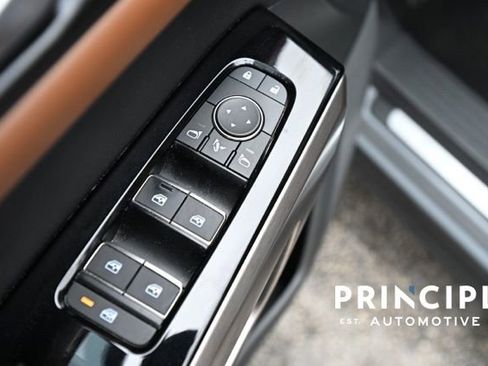 Used 2023 Nissan Pathfinder Platinum image 18