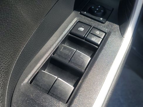 Used 2022 Toyota RAV4 XSE AWD/4WD image 21