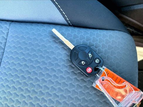 Used 2017 Ford C-MAX Energi SE w/ Equipment Group 401A image 10