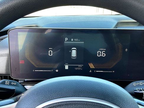 Used 2025 Kia Carnival LX image 18