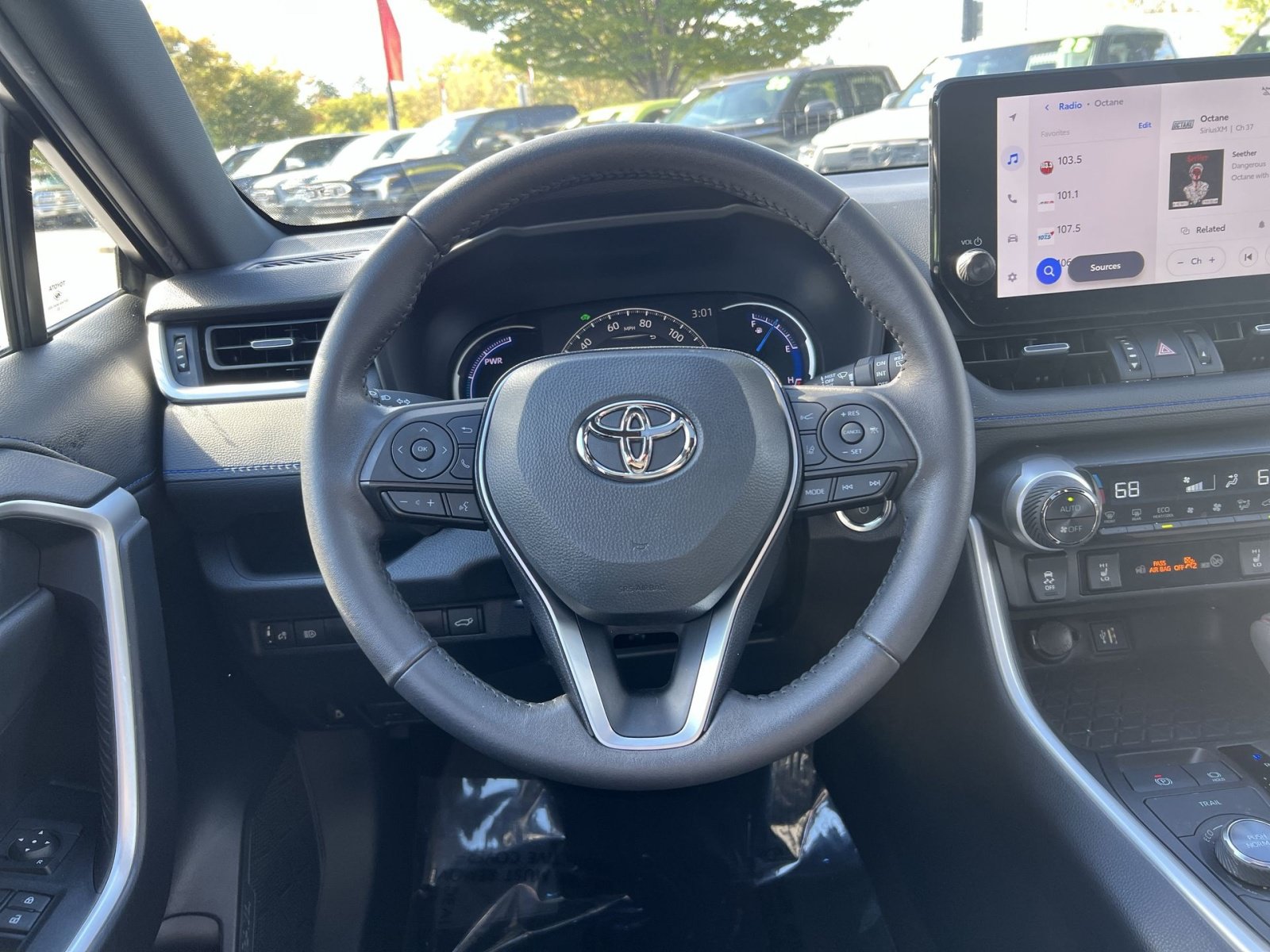Used 2023 Toyota RAV4 XSE AWD/4WD image 16