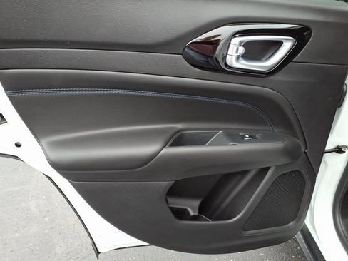 New 2026 Jeep Compass Latitude image 10