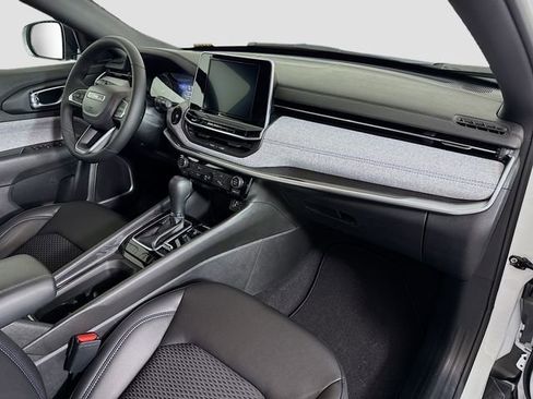 New 2026 Jeep Compass Latitude image 26